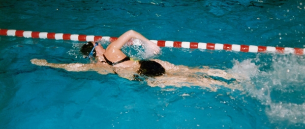 Manuela schwimmend 1999